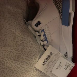Air Jordan 3 UNC